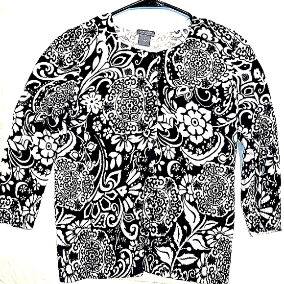 10 PIECE BUNDLE DEAL, WOMENS SHIRTS, SIZE SMALL, DIFFERENT BRANDS AND COLORS - Picture 1 of 10